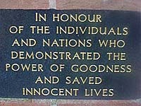 Plaque "In honour of the individuals who demonstrated the power of goodness and saved innocent lives"
